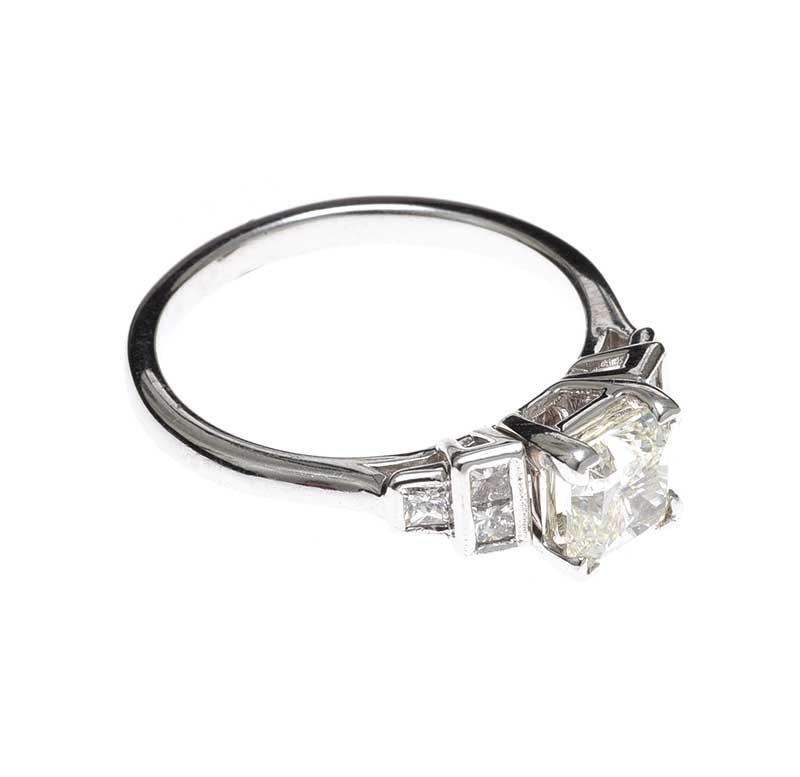 18CT WHITE GOLD DIAMOND RING - Image 2 of 3