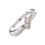 18CT WHITE GOLD DIAMOND RING