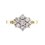 18CT GOLD DIAMOND CLUSTER RING