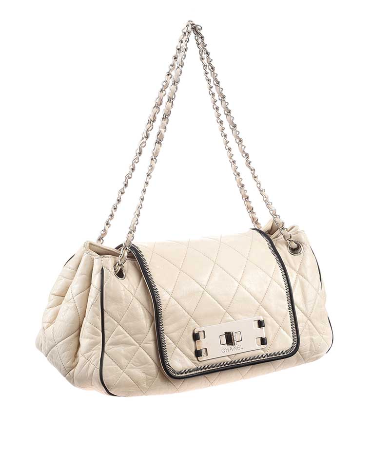 CHANEL CREAM AND BLACK LEATHER HANDBAG