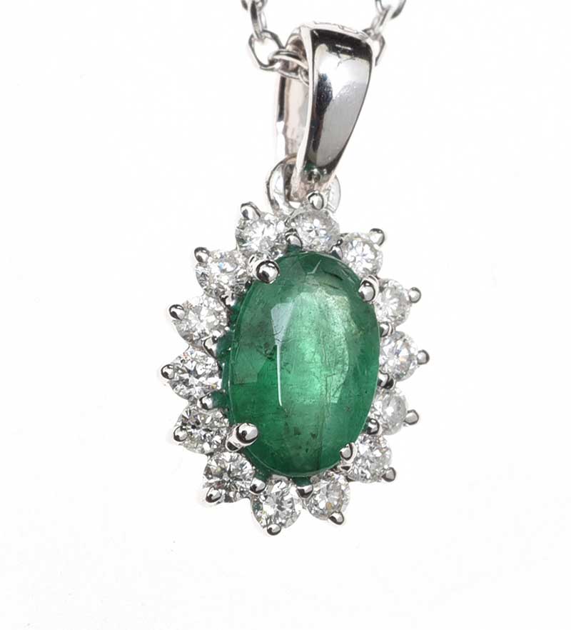 18CT WHITE GOLD EMERALD AND DIAMOND NECKLACE - Image 2 of 2