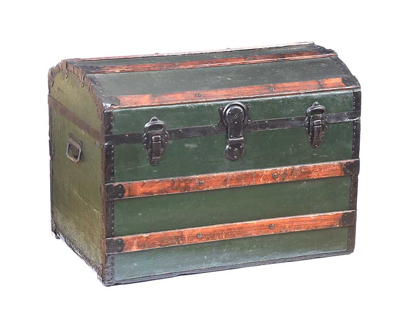 VINTAGE TRAVEL TRUNK