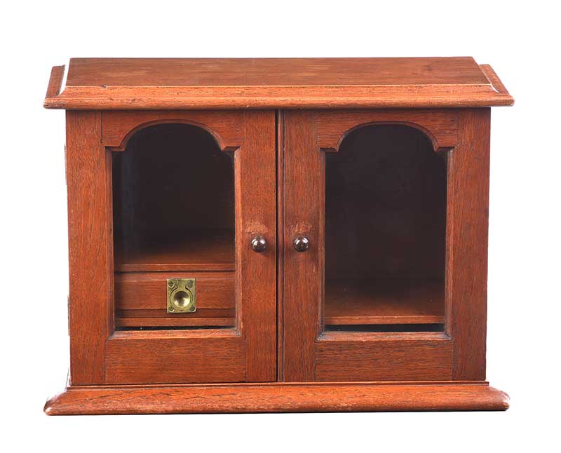 MAHOGANY TWO DOOR GLAZED CABINET - Image 5 of 5