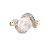 18CT GOLD PEARL AND DIAMOND RING