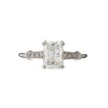 18CT WHITE GOLD DIAMOND RING