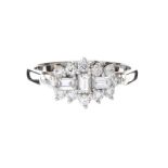 18CT WHITE GOLD DIAMOND RING