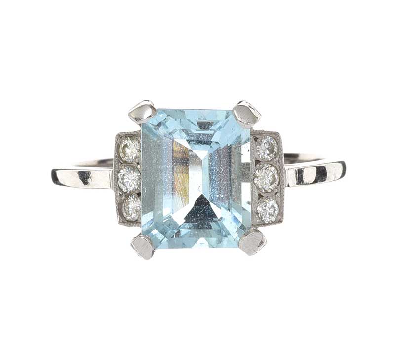 PLATINUM AQUAMARINE AND DIAMOND RING