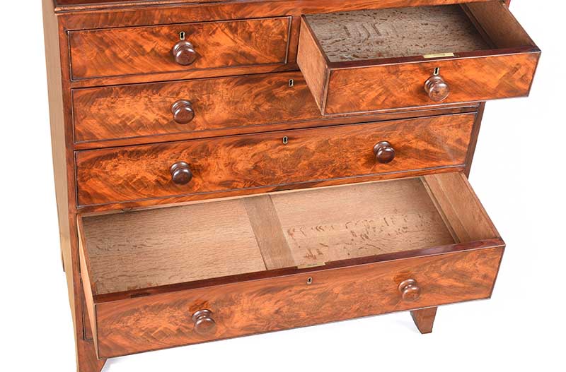 GEORGIAN MAHOGANY CHEST OF DRAWERS - Image 3 of 5