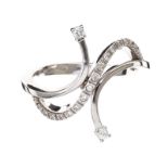 18CT WHITE GOLD DIAMOND TWIST RING