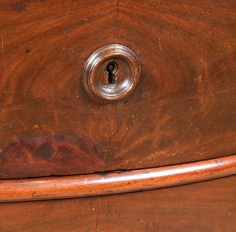 ANTIQUE MAHOGANY BOW FRONT CHEST OF DRAWERS - Image 4 of 8