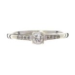 9CT WHITE GOLD DIAMOND RING