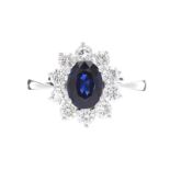 18CT WHITE GOLD SAPPHIRE AND DIAMOND CLUSTER RING