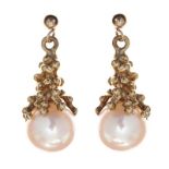 18CT GOLD DROP EARRINGS SET WITH FRESHWATER PEARL