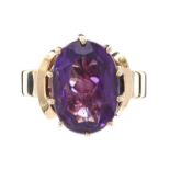 9CT GOLD RING SET WITH AMETHYST