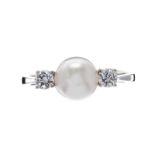 18CT WHITE GOLD PEARL AND DIAMOND RING