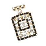 COSTUME BROOCH IN THE STYLE OF CHANEL