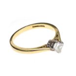 9CT GOLD DIAMOND RING