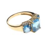 9CT GOLD TOPAZ RING