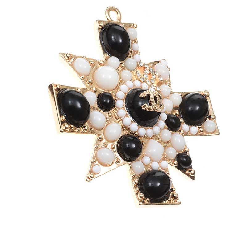 COSTUME PENDANT IN THE STYLE OF CHANEL - Image 2 of 3