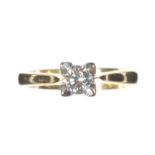 18CT GOLD & DIAMOND SOLITAIRE RING