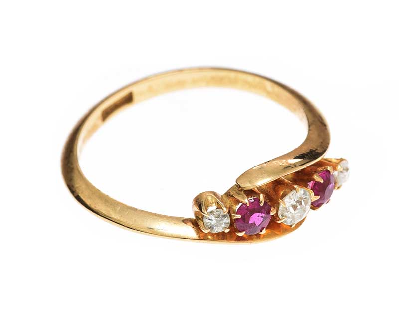 18CT GOLD RUBY AND DIAMOND RING - Image 2 of 3