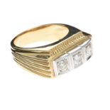 18CT GOLD THREE STONE RING