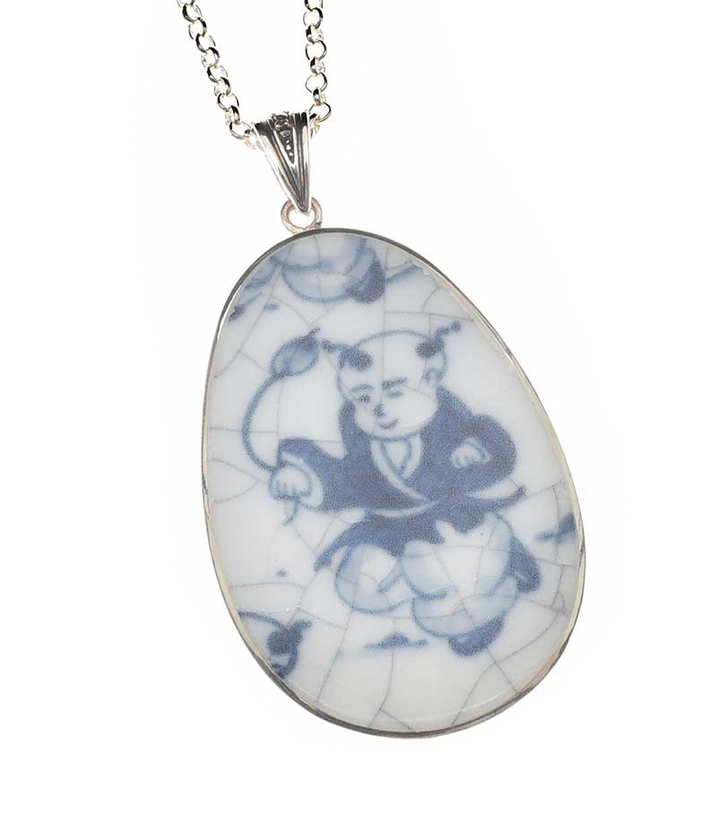 CHINESE PORCELAIN AND MOTHER OF PEARL PENDANT ON STERLING SILVER CHAIN