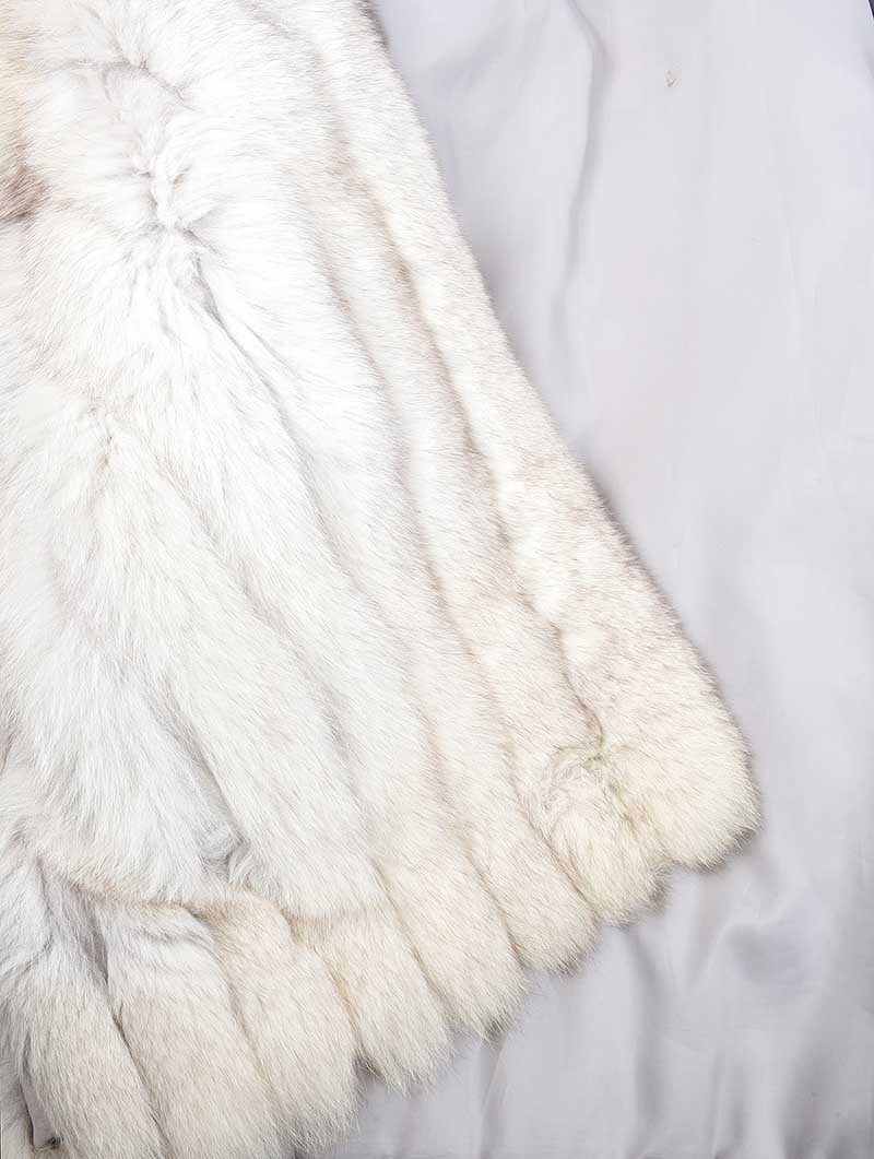 FOX FUR COAT - Image 5 of 5