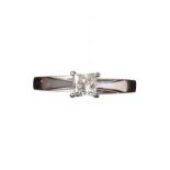 18CT WHITE GOLD DIAMOND SOLITAIRE RING