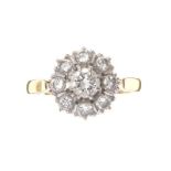 18CT GOLD DIAMOND CLUSTER RING