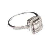 18CT WHITE GOLD DIAMOND RING