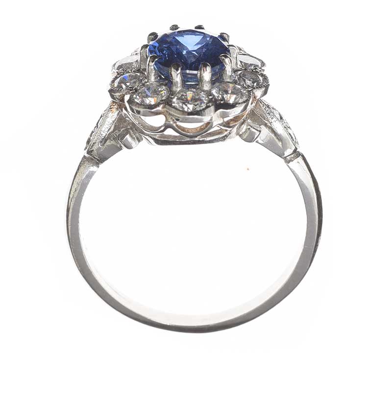 18CT WHITE GOLD SAPPHIRE AND DIAMOND CLUSTER RING - Image 3 of 3