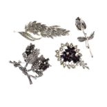 COLLECTION OF VINTAGE BROOCHES