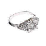 18CT WHITE GOLD DIAMOND CLUSTER RING