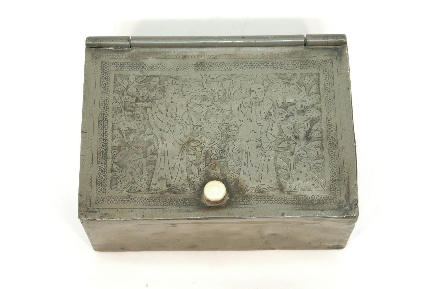 A silver box engraved with Chinese figures, with ivory knob, 19th century100