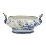 A Chinese export porcelain tureen, 18th century, painted in underglaze blue and famille rose enamels