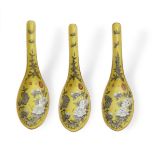 Three Chinese porcelain grisaille decorated yellow ground dayazhai spoons, Guangxu period, painted