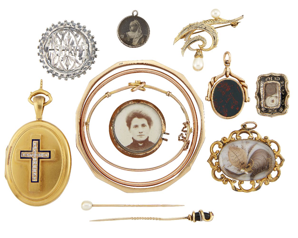 A group of jewellery and costume jewellery, including a Victorian gold oval hinged locket pendant