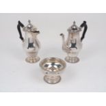 An Edwardian silver tea set, London, c.1909, Edward Barnard & Sons, comprising tea pot, hot water