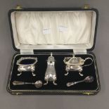 A cased silver cruet set (4.