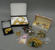 A quantity of miscellaneous costume jewellery