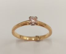 An 18 ct gold diamond solitaire ring (2.