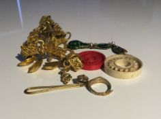 A small quantity of miscellaneous jewellery