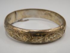 A silver bangle form bracelet (19.