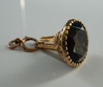 A 9 ct gold quartz set fob (10.