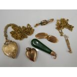 A small quantity of various 9 ct gold and other jewellery (24.