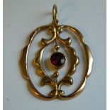 A 9 ct rose gold and garnet pendant (1.