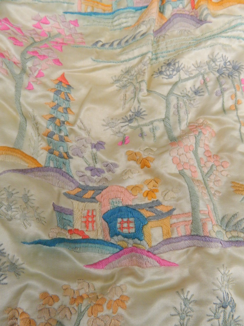 An early/mid-20th century Chinese embroidered silk jacket - Image 11 of 11