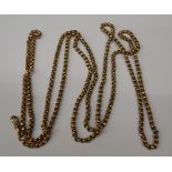 A 9 ct gold muff chain (45.9 grammes). 150 cm long.