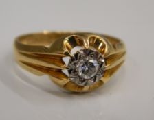 An 18 ct gold gentleman's diamond set gypsy ring (5.